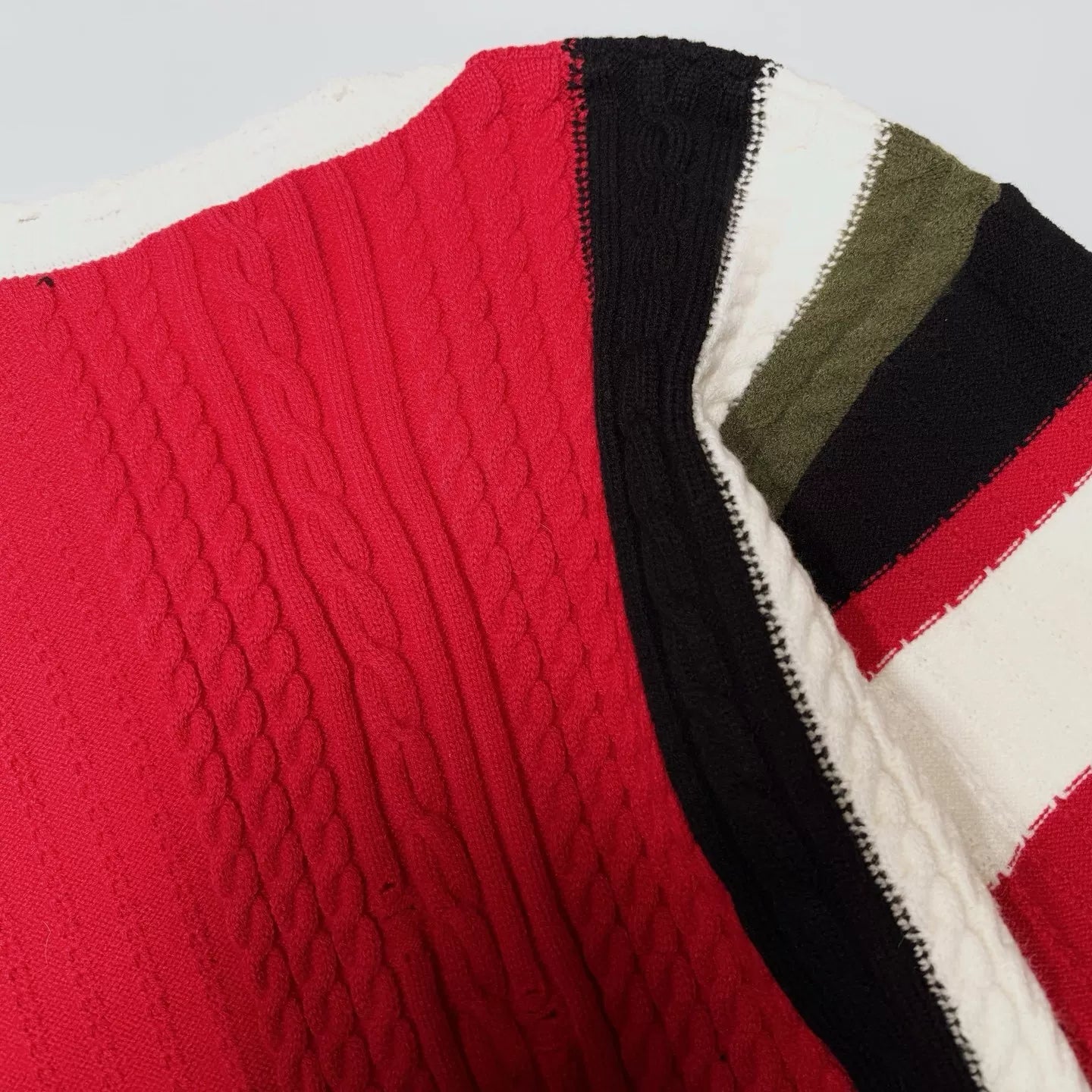 ERD's melancholic American Retro Contrast Stitching Sweater